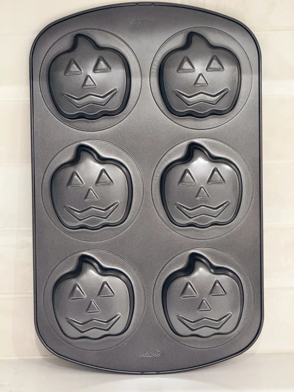 Genuine Wilton 6-Jack-O'Lantern Mini Pumpkin Cake Pan Muffins Cupcake Halloween